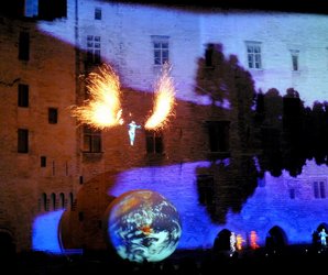 Globe%20w%20fiery%20angel%20in%20Avignon.JPG