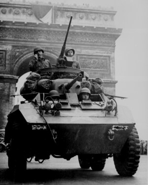 Tanks%20liberate%20Paris.jpg